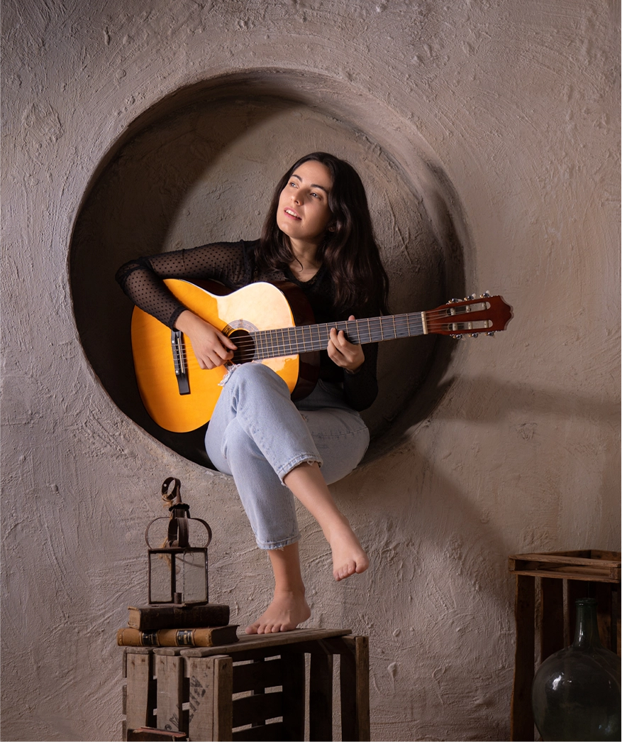 Sus interpretaciones nacen de su propia pasión. Sus interpretaciones nacen de su propia pasión.